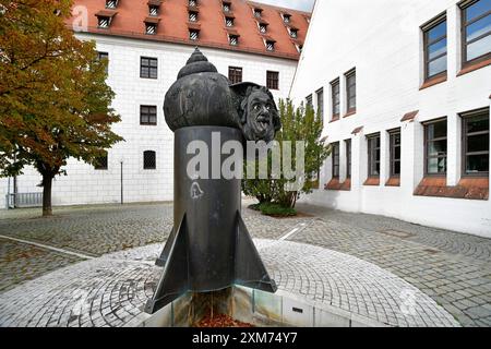 Einstein fountain at the birthplace of Albert Einstein, bronze by Jürgen Goertz. Zeughausgasse, Ulm, Germany, Europe Stock Photo