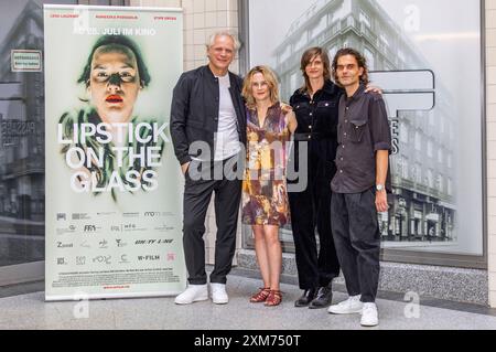 Zinapoyada jinsiy aloqa Yalangoch etuk tola ayollar