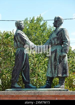 Hungary, Budapest, Hand-shake at Hungarian-Soviet Friendship Memorial  in Memento Park. Szoborpark or Memento Park is an open-air museum in Budapest, Stock Photo