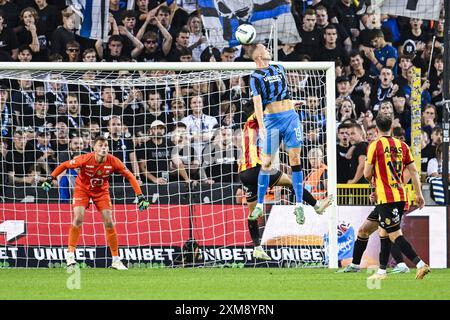 Brugge, Belgium. 26th July, 2024. Mechelen's goalkeeper Ortwin De Wolf and Club's Gustaf Nilsson pictured in action during a soccer match between Club Brugge KV and KV Mechelen, Friday 26 July 2024 in Brugge, on the opening day of the 2024-2025 season of the 'Jupiler Pro League' first division of the Belgian championship. BELGA PHOTO TOM GOYVAERTS Credit: Belga News Agency/Alamy Live News Stock Photo