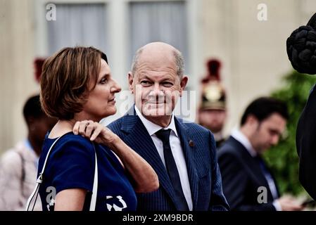 Paris, France. 26th July, 2024. Antonin Burat/Le Pictorium - Reception for heads of state and government at the Elysee Palace, for the launch of Paris 2024 Olympic Games. - 26/07/2024 - France/Paris - German Chancellor Olaf Scholz and his wife Britta Ernst received at the Elysee Palace for the launch of Paris 2024 Olympic Games, on July 26, 2024. Credit: LE PICTORIUM/Alamy Live News Stock Photo