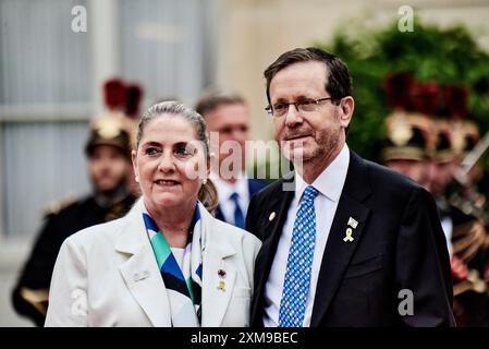 Paris, France. 26th July, 2024. Antonin Burat/Le Pictorium - Reception for heads of state and government at the Elysee Palace, for the launch of Paris 2024 Olympic Games. - 26/07/2024 - France/Paris - Israel's President Isaac Herzog and his wife Michal Herzog received at the Elysee Palace for the launch of Paris 2024 Olympic Games, on July 26, 2024. Credit: LE PICTORIUM/Alamy Live News Stock Photo