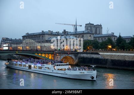 (240726) -- PARIS, July 26, 2024 (Xinhua) -- Athletes from the France's delegation sail along the river Seine near Notre-Dame-de-Paris cathedral during the opening ceremony of the Paris 2024 Olympic Games in Paris on July 26, 2024. (Jack Guez/AFP/Pool via Xinhua) Stock Photo