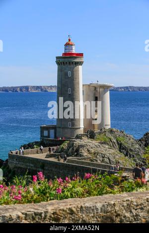 Lighthouse Phare du Petit Minou at the entrance to the bay Rade de Brest, behind peninsula Crozon, Plouzane, department Finistere Penn-ar-Bed, region Stock Photo