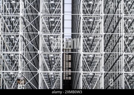 Construction of a high-bay warehouse, storage system for high space utilisation, in steel construction, North Rhine-Westphalia, Germany Stock Photo