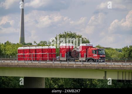 Lorry on the A40 motorway, bridge over the Ruhr and Styrumer Ruhrauen, Muelheim an der Ruhr, North Rhine-Westphalia, Germany Stock Photo