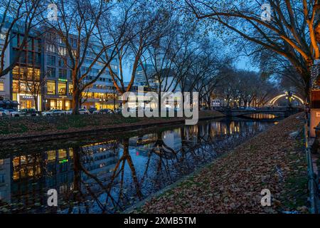 Koenigsallee, Koe, elegant shopping street in the city centre of Duesseldorf, city canal, Christmas time, North Rhine-Westphalia, Germany Stock Photo