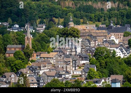 Bad Berleburg, in the district of Siegen-Wittgenstein, Rothaargebirge, Sauerland, upper town, with Berleburg Castle, Protestant town church, North Stock Photo