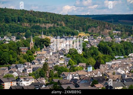 Bad Berleburg, in the district of Siegen-Wittgenstein, Rothaargebirge, Sauerland, upper town, with Berleburg Castle, Protestant town church, North Stock Photo