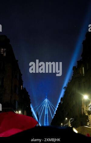 Paris, France. 26th July, 2024. PARIS, FRANCE - JULY 26: Spectators watching the lightshow viewing the Eiffel Tower during the Opening Ceremony of the Olympic Games Paris 2024 close to the place du Trocadéro on July 26, 2024 in Paris, France. (Daniela Porcelli/SPP) Credit: SPP Sport Press Photo. /Alamy Live News Stock Photo