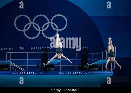 HENTSCHEL Lena, MUELLER Jette (Deutschland), FRA, Olympische Spiele Paris 2024, Turmspringen, 3 Meter Synchronspringen Damen, Finale, 27.07.2024  Foto: Eibner-Pressefoto/Michael Memmler Stock Photo