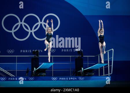 HENTSCHEL Lena, MUELLER Jette (Deutschland), FRA, Olympische Spiele Paris 2024, Turmspringen, 3 Meter Synchronspringen Damen, Finale, 27.07.2024  Foto: Eibner-Pressefoto/Michael Memmler Stock Photo