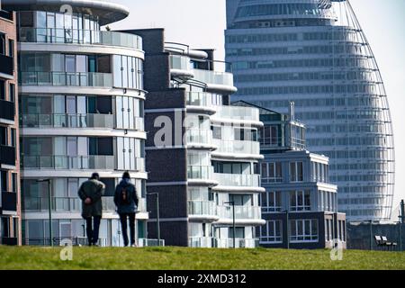 New residential buildings, flats between Viertal Neuer Hafen, on Lohmannstrasse and Weserdeich, Kommodore-Ziegenbein-Promenade, Atlantic Hotel Sail Stock Photo