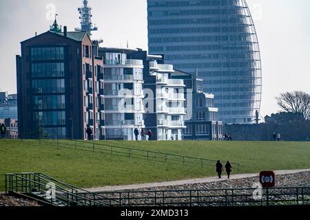 New residential buildings, flats between Viertal Neuer Hafen, on Lohmannstrasse and Weserdeich, Kommodore-Ziegenbein-Promenade, Atlantic Hotel Sail Stock Photo