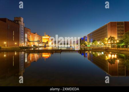 The inner harbour, Duisburg, former mills and warehouse buildings, modern office buildings, North Rhine-Westphalia, Germany Stock Photo