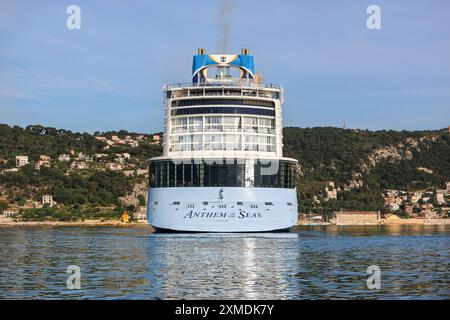 Nice, France : Royal Caribbean's ANTHEM OF THE SEAS in Villefranche sur Mer for a unique stopover for the largest cruise ship this year in the French Riviera's small port. The huge vessel host as many passengers as the village locals. After summer season, the impressive ship was to sail through Suez Canal as part of a repositioning from Europe to new homeport in Singapore but following Red Sea tensions & Houthi missile attacks threats on ships, she will instead transit without passenger around the southern tip of Africa to reach Dubai then Asia.Credit: Kevin Izorce/Alamy Live News Stock Photo