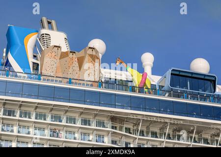 Nice, France : Royal Caribbean's ANTHEM OF THE SEAS in Villefranche sur Mer for a unique stopover for the largest cruise ship this year in the French Riviera's small port. The huge vessel host as many passengers as the village locals. After summer season, the impressive ship was to sail through Suez Canal as part of a repositioning from Europe to new homeport in Singapore but following Red Sea tensions & Houthi missile attacks threats on ships, she will instead transit without passenger around the southern tip of Africa to reach Dubai then Asia.Credit: Kevin Izorce/Alamy Live News Stock Photo