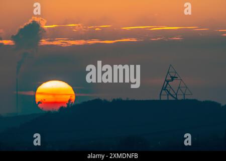 Slag heap landscape, Beckstrasse slag heap with the Tetraeder Bottrop, North Rhine-Westphalia, Germany Stock Photo