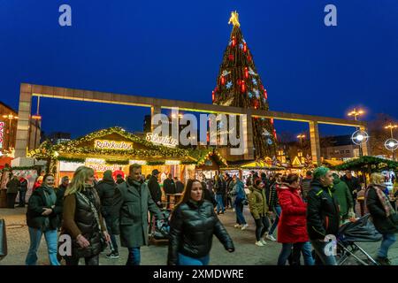 Christmas market in Dortmund, Hansaplatz, the market with the world's largest Christmas tree, North Rhine-Westphalia, Germany Stock Photo