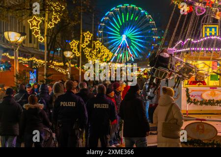 Christmas market on Koenigsstrasse in the city centre of Duisburg, pre-Christmas season, Christmas lights, Ferris wheel, chain carousel, Christmas Stock Photo