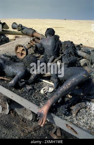 4th March 1991 Incinerated bodies of Iraqi soldiers lie sprawled on the back of a flat-bed truck in the desert. They were attacked by USAF fighter jets about a week before. They were possibly the crew of a towed Soviet 122 mm Howitzer 2A18 (D-30), partly seen in the background. Stock Photo