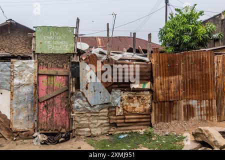 KATUNGURU, UGANDA - MARCH 16, 2020: View of a crumbling house in Katunguru village, Uganda Stock Photo