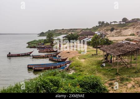 KATUNGURU, UGANDA - MARCH 16, 2020: Boats at Kazinga Channel in Katunguru village, Uganda Stock Photo