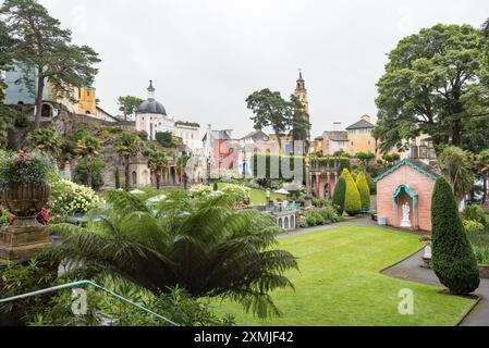 Portmeirion Italianate village with houses and pavilions overlooking Cardigan Bay. Stock Photo