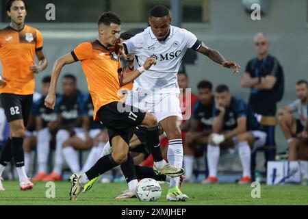 Kf Egnatia's Arbin Zejnullai challenges for the ball with Napoli's Brazilian defender Natan during friendly match SSC Napoli vs Klubi Sportiv Egnatia SSC Napoli's 2024-25 preseason training camp in Castel Di Sangro, Abruzzo, Italy. Stock Photo