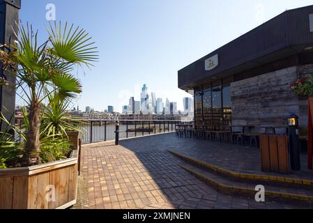 Outside seating area of a restaurant looking over the London skyline and River Thames on a sunny day. London - 28th July 2024 Stock Photo