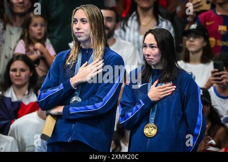 Nanterre, France. 28th July, 2024. HUSKE Torri of United States celebrates with his gold medal and WALSH Gretchen of United States celebrates his with his silver medal during the Swimming, WOMEN'S 100M BUTTERFLY FINAL, Olympic Games Paris 2024 on 28 July 2024 at Paris La Defense Arena in Nanterre, France - Photo Matthieu Mirville/DPPI Media/Panoramic Credit: DPPI Media/Alamy Live News Stock Photo