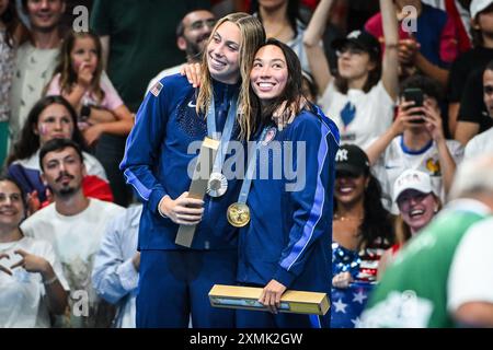 HUSKE Torri of United States celebrates with his gold medal and WALSH Gretchen of United States celebrates his with his silver medal during the Swimming, WOMEN&#39;S 100M BUTTERFLY FINAL, Olympic Games Paris 2024 on 28 July 2024 at Paris La Defense Arena in Nanterre, France Stock Photo