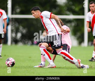 Guadalupe, Guadalupe, Mexico. 28th July, 2024. 18 River Plate, Rodrigo Cardoso running forward with the ball during a match between River Plate and Inter Miami as part of Grupo B of Supercopa de Monterrey Sub-19 2024 at BBVA Stadium on July 28, 2024 in Guadalupe, Mexico. (Photo by Toby Tande/PxImages) (Credit Image: © Toby Tande/PX Imagens via ZUMA Press Wire) EDITORIAL USAGE ONLY! Not for Commercial USAGE! Stock Photo