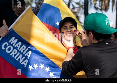 Santiago, Chile. 28th July, 2024. A supporter of Venezuelan presidential candidate María Corina Machado waits for the results of Venezuela's presidential election in Santiago, Chile, on July 28, 2024. Thousands of Venezuelans arrived at the Venezuelan embassy in Santiago, Chile to participate in the elections from abroad. (Photo by Jesus Martinez/Sipa USA) Credit: Sipa USA/Alamy Live News Stock Photo