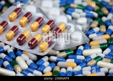 Variation of pills in capsules and tablets. Horizontal background for pharmacy, antibiotics, vitamins Stock Photo