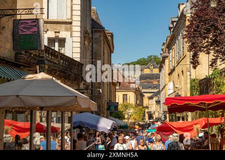 Street Market, Sarlat-la-Caneda, Nouvelle Aquitaine, France Stock Photo