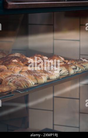 Freshly baked cinnamon roles in a bakery shop window Stock Photo