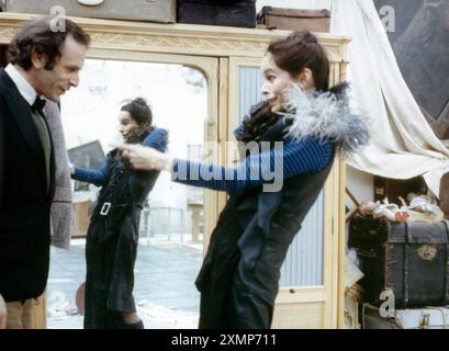 Mama cumple 100 anos Year : 1979 Spain Director : Carlos Saura Norman Briski, Geraldine Chaplin Stock Photo