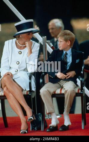 19-08-1995 Londra Archivio Storico Olycom/LaPresse Henry, duca di Sussex, meglio noto come Harry (Henry Charles Albert David; Londra, 15 settembre 1984), è un nobile e militare britannico, principe e membro della famiglia reale britannica, quinto in linea di successione al trono del Regno Unito e dei reami del Commonwealth, dopo il fratello e i nipoti. Ha ricoperto il grado di maggiore nel reggimento dell'Household Cavalry (Blues and Royals) dell'esercito britannico. È il figlio secondogenito del re Carlo III del Regno Unito e di Diana Spencer (1961-1997), nonché il quarto nipote della regina Stock Photo