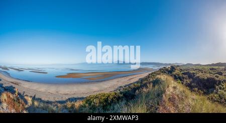 Farewell Spit : A majestic Coastal Landscape with Sand Dunes and Tasman Sea in the Golden Bay of South Island, New Zealand Stock Photo