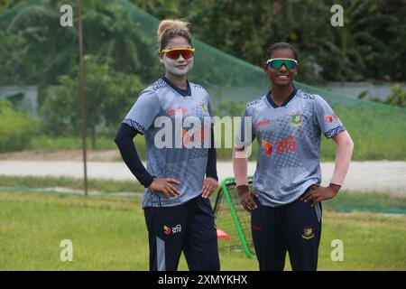 Bangladesh fast bowler Jahanara Alam (L) and Marufa Akhter (R) during Bangladesh Women’s cricket team attends practice at Bangladesh Krira Shikkha Pro Stock Photo