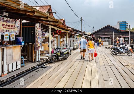 Tourist shops on the boardwalk on Chew Jetty, George Town, Penang, Malaysia Stock Photo