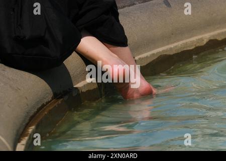 Trafalgar Square, London, UK. 30th July 2024. UK Weather: heatwave in London. Credit: Matthew Chattle/Alamy Live News Stock Photo