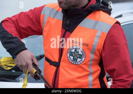 mountain rescue managing saving lifes in mountain areas mountain rescue saves lifes in mountain areas Stock Photo