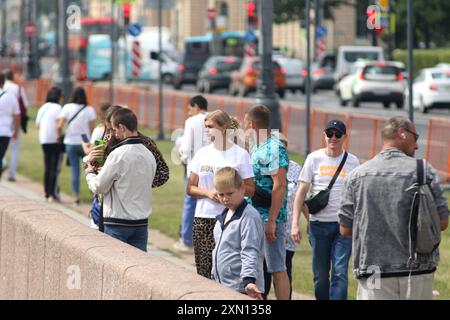 Saint Petersburg, Russia. 30th July, 2024. People walk along the embankment in Saint Petersburg, Russia. (Photo by Maksim Konstantinov/SOPA Images/Sipa USA) Credit: Sipa USA/Alamy Live News Stock Photo