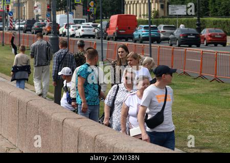 Saint Petersburg, Russia. 30th July, 2024. People walk along the embankment in Saint Petersburg, Russia. (Photo by Maksim Konstantinov/SOPA Images/Sipa USA) Credit: Sipa USA/Alamy Live News Stock Photo