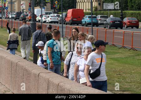 Saint Petersburg, Russia. 30th July, 2024. People walk along the embankment in Saint Petersburg, Russia. (Credit Image: © Maksim Konstantinov/SOPA Images via ZUMA Press Wire) EDITORIAL USAGE ONLY! Not for Commercial USAGE! Stock Photo