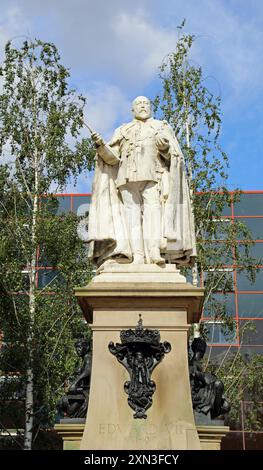 Statue of Edward VII in Birmingham Stock Photo