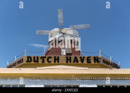 Ronks, Pennsylvania -July 7, 2024: Dutch Haven Shoo-Fly Pie Bakery and Souvenir Shop in Lancaster County, Pa Stock Photo