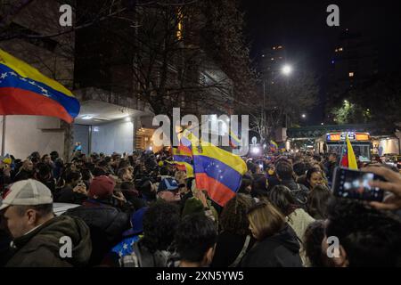 Buenos Aires, Buenos Aires, Argentina. 30th July, 2024. Venezuelans living in the country protested against Nicolas Maduro in front of the Venezuelan Embassy. (Credit Image: © Esteban Osorio/ZUMA Press Wire) EDITORIAL USAGE ONLY! Not for Commercial USAGE! Stock Photo